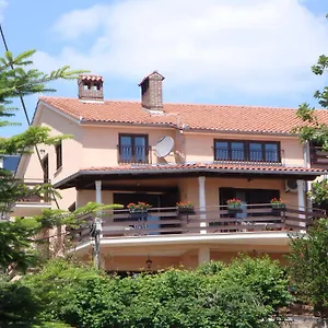Konukevi Lina, Ičići